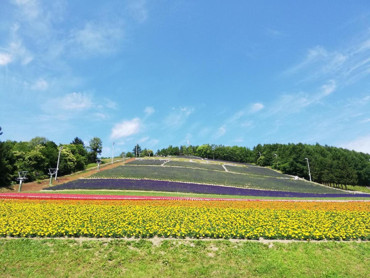 Hotel Hanafuji Inn NakaNakafurano Kültér fotó