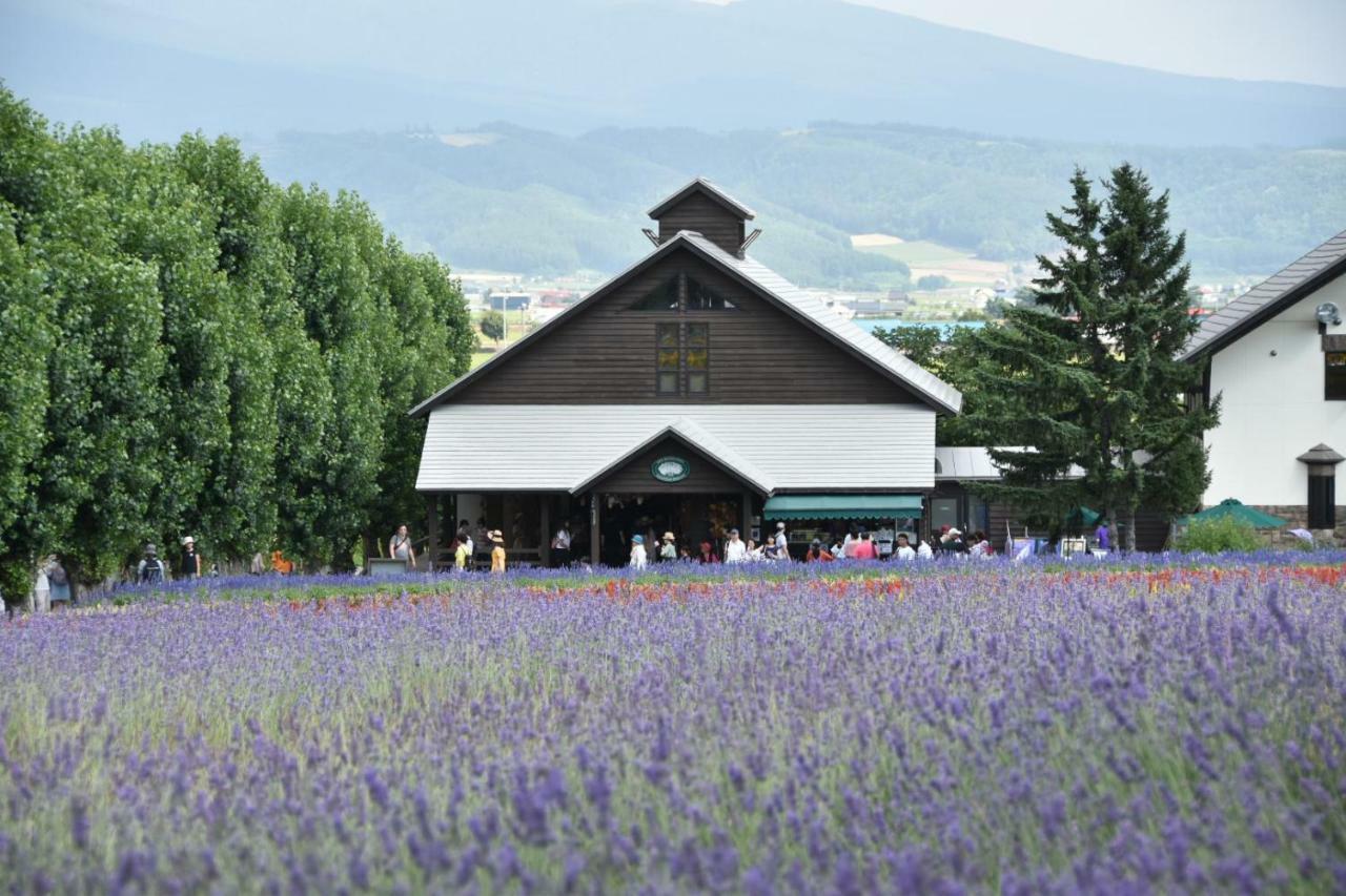 Hotel Hanafuji Inn NakaNakafurano Kültér fotó